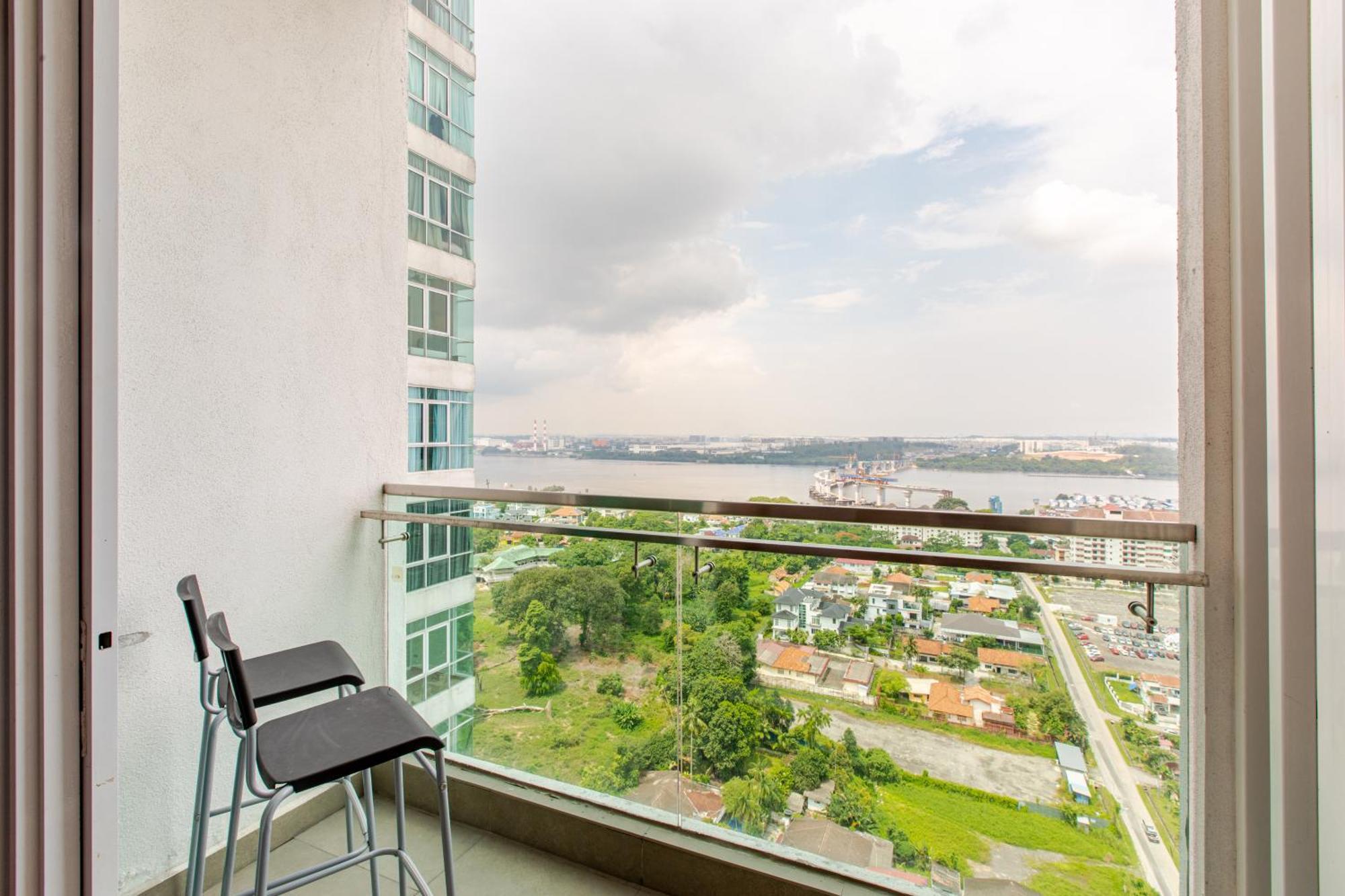Paragon Suites Studios With Private Jacuzzi Near Ciq Rts Johor Bahru Exteriör bild