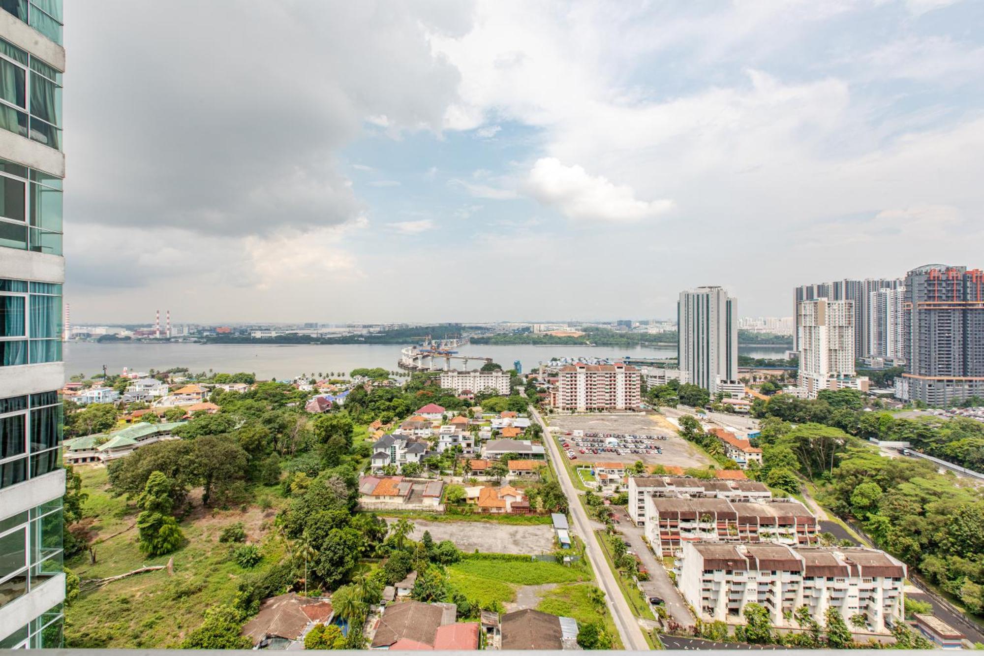Paragon Suites Studios With Private Jacuzzi Near Ciq Rts Johor Bahru Exteriör bild
