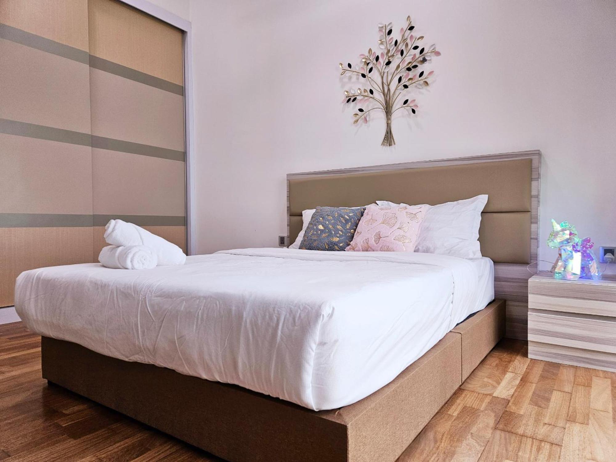 Paragon Suites Studios With Private Jacuzzi Near Ciq Rts Johor Bahru Exteriör bild