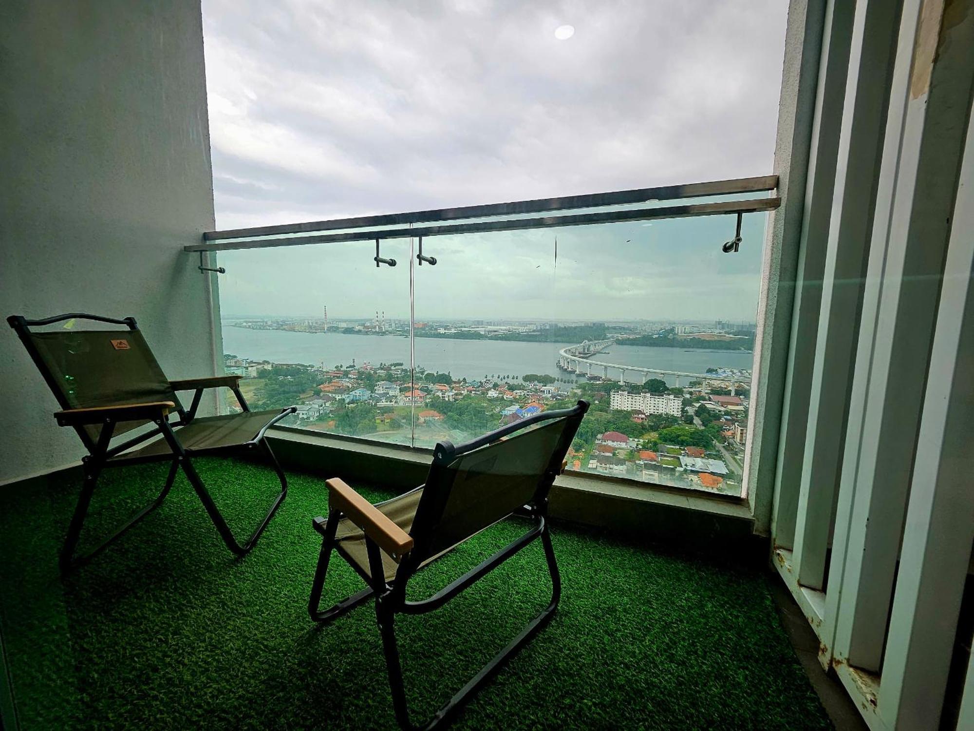 Paragon Suites Studios With Private Jacuzzi Near Ciq Rts Johor Bahru Exteriör bild